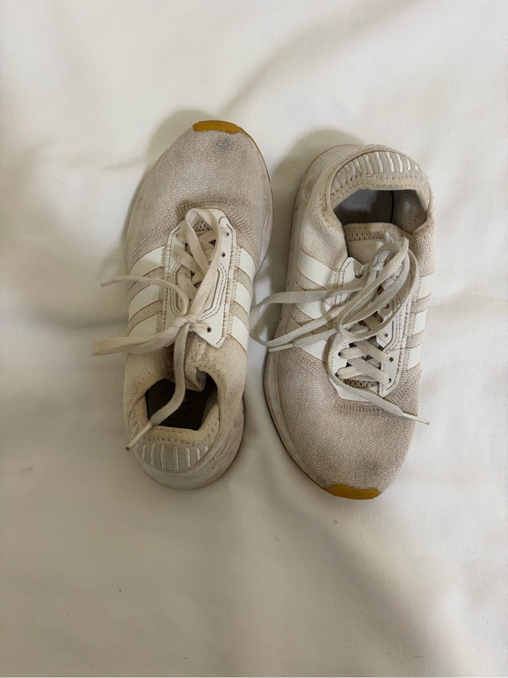 ADIDAS RUNNING SHOES – CREAM/WHITE – WOMEN’S SIZE 5.5